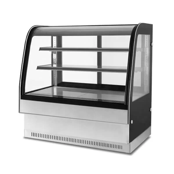 Técnico reparando vitrina refrigerada en Cuernavaca